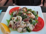 Salade with calamari